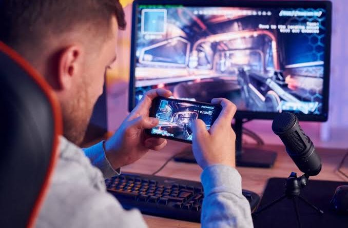 Platform Gaming PC atau Mobile